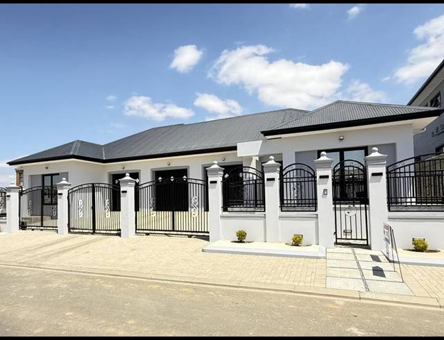 5 BEDROOM HOUSE FOR SALE IN TAFELZICHT